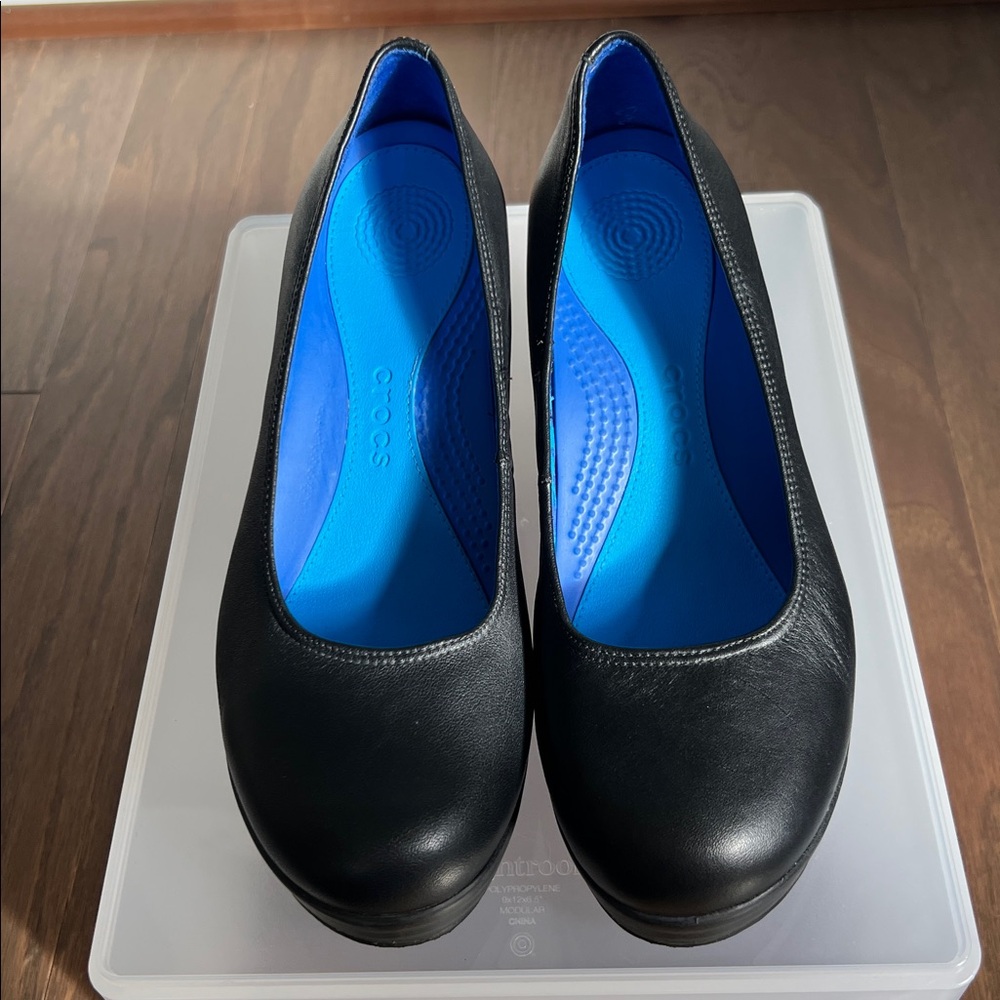 Crocs A-Leigh Closed Toe Wedge - Picture 4 of 9